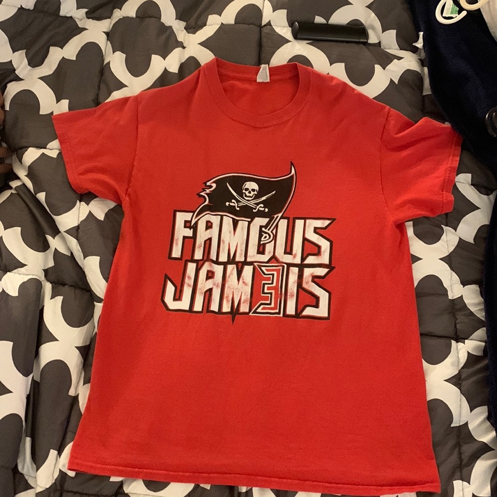 A red medium bucks shirt.